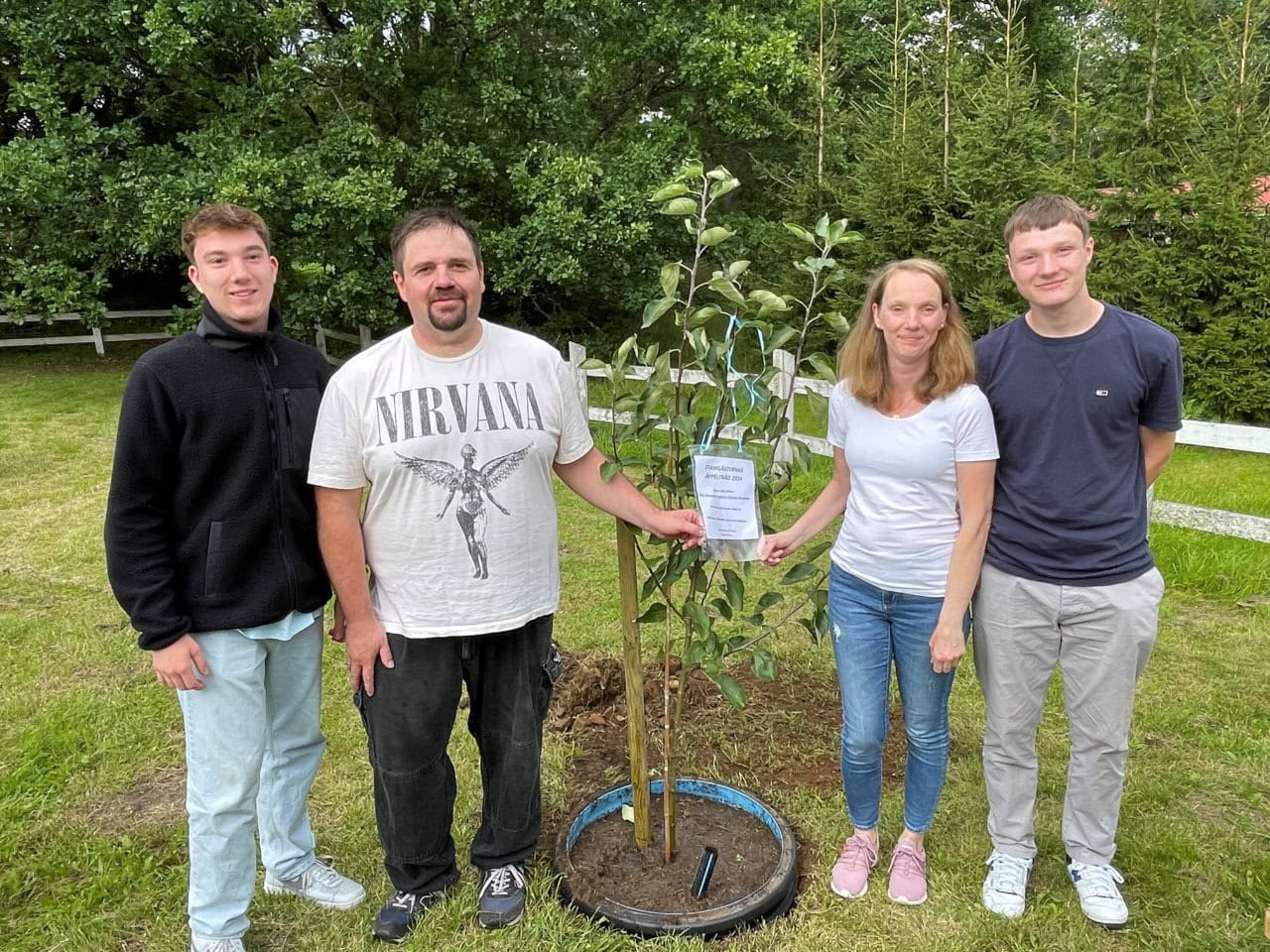 ggab-appletree-2024-04